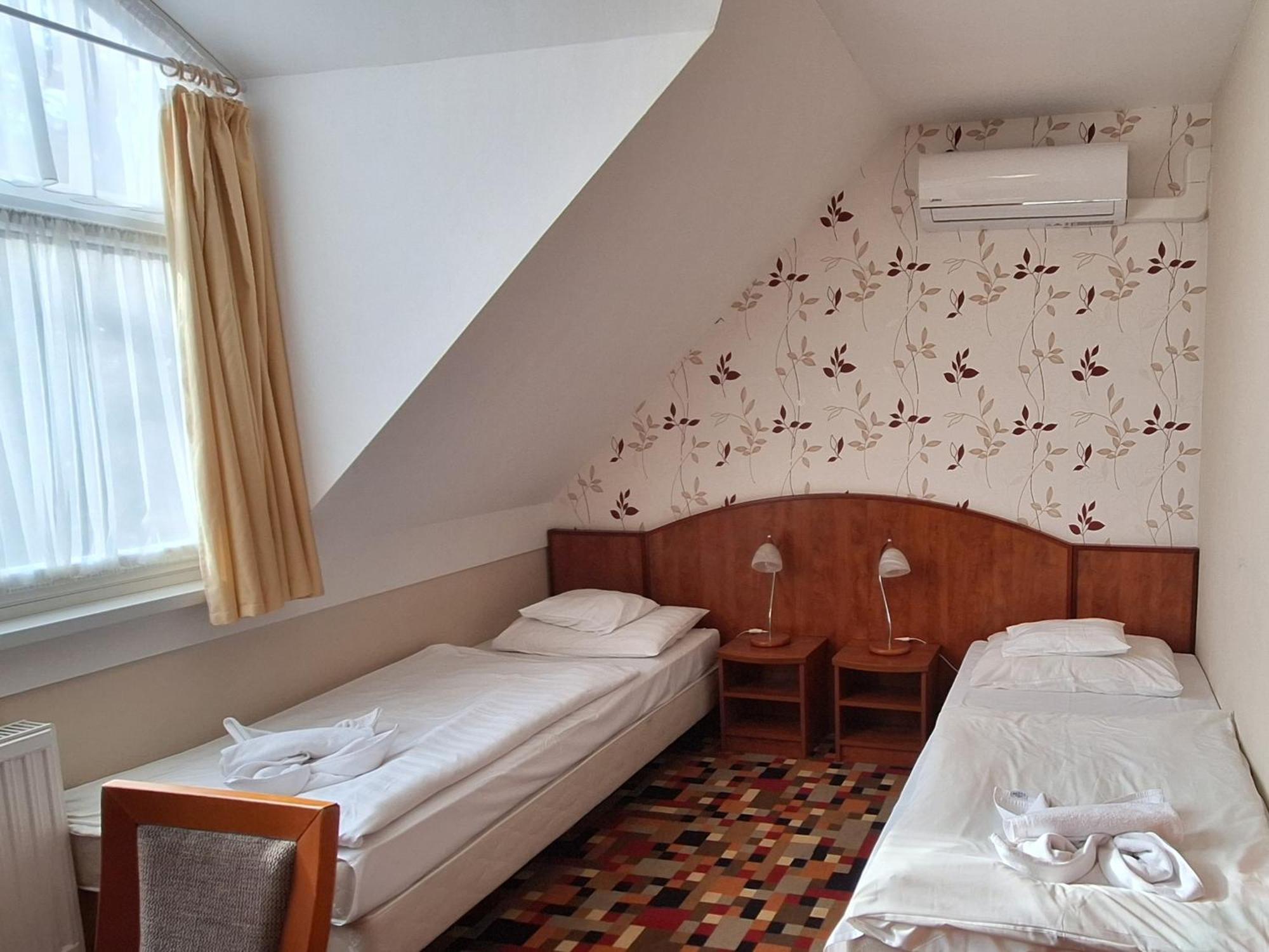 Atryum Hotel Szolnok Exterior photo