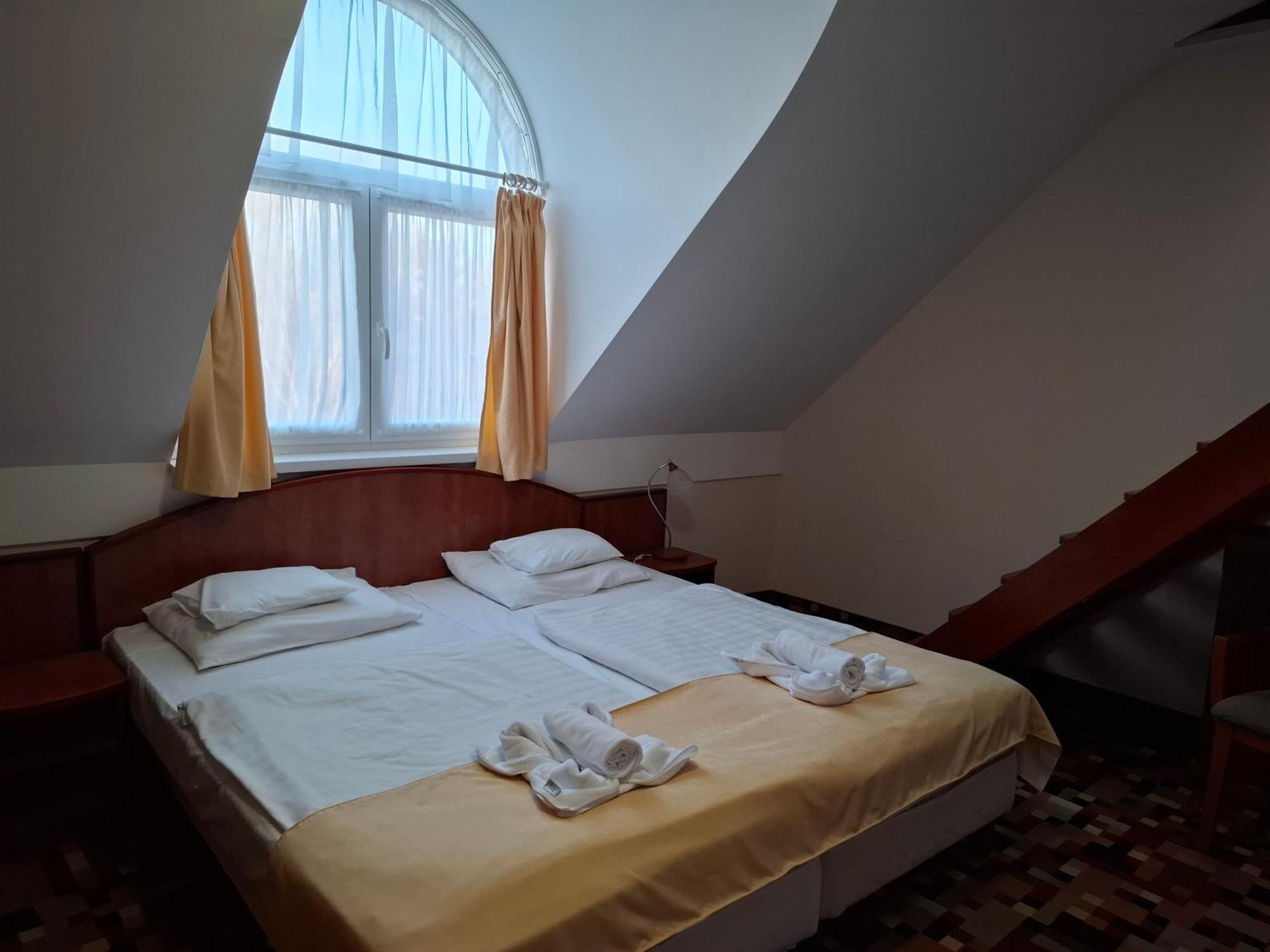 Atryum Hotel Szolnok Exterior photo